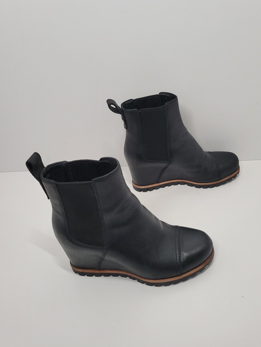UGG Pax Black Waterproof Hidden Wedge Shearling Lined Ankle Boots Women Size 5.5